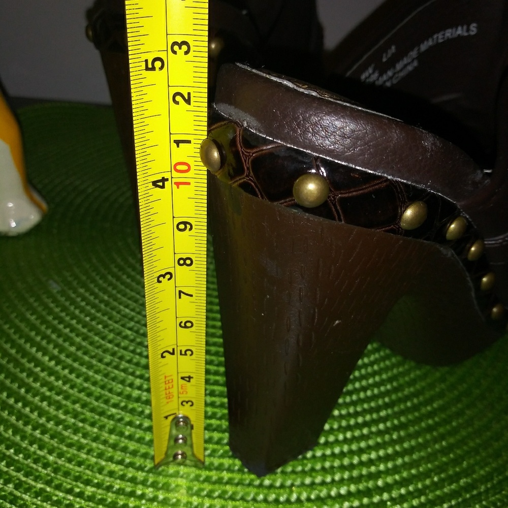 Clogs - Picture 2 of 3